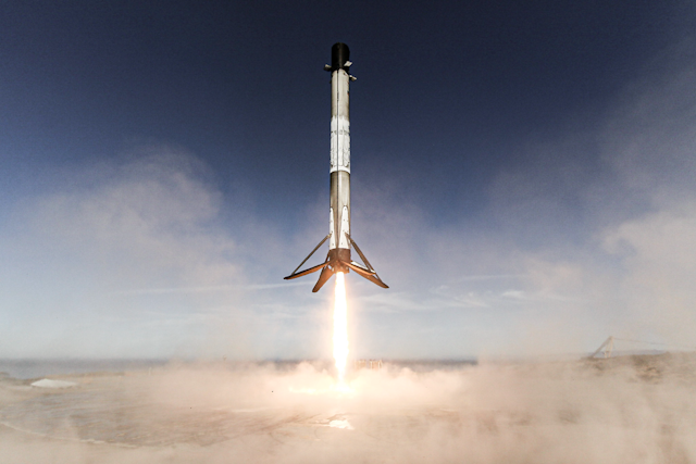 SpaceX ning eng bardoshli raketasi: Bu Falcon 9 koinotga 19 marta muvaffaqiyatli uchib, ikkita astronavt va 860 ta sun’iy yo‘ldoshni orbitaga yetkazdi.