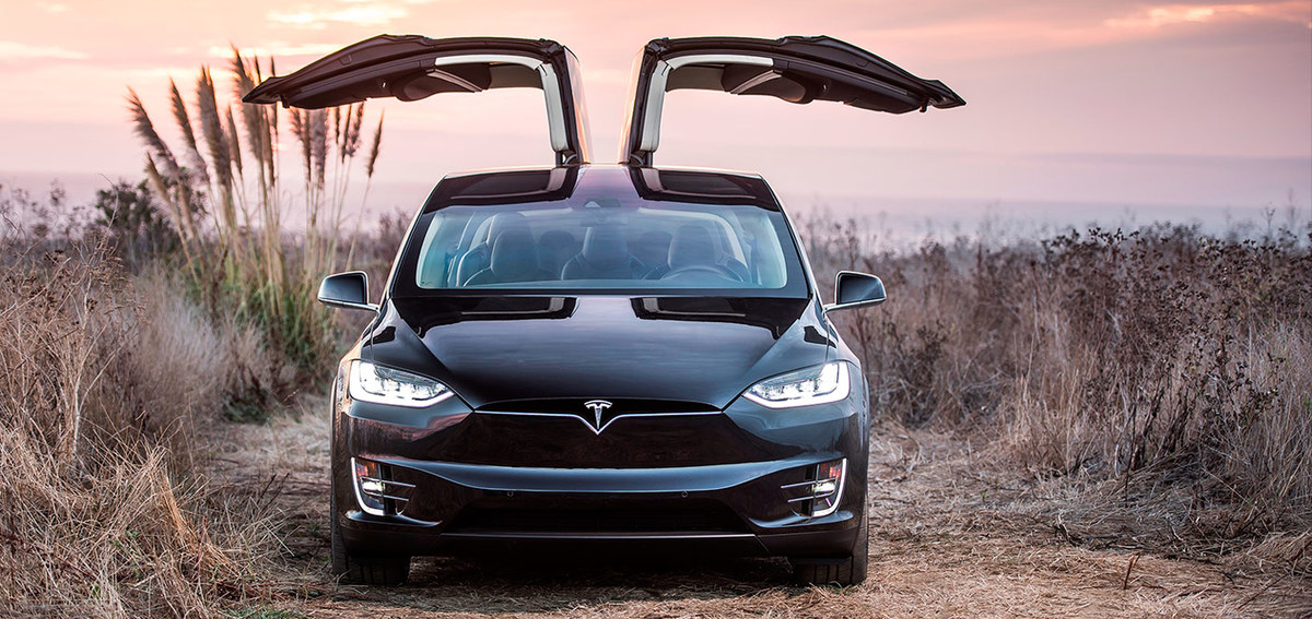 Tesla avtomobillari yangilanishdan keyin yanada aqlliroq bo'ldi: endi ular qolgan masofani hisoblash uchun shamol, namlik va haroratni hisobga olishadi.