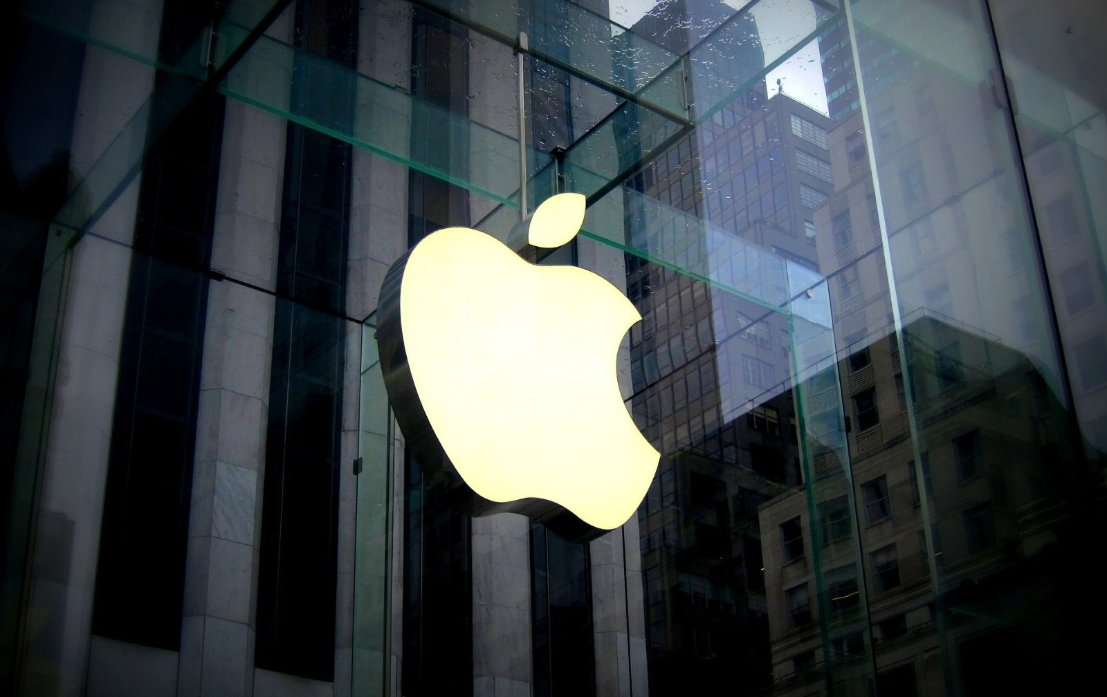Apple 10 millionni tejab qolmoqchi edi, endi esa 1 milliard sarflashga to‘g‘ri keladi. Kompaniya Indoneziyaga katta miqdorda sarmoya kiritishga rozi bo‘ldi