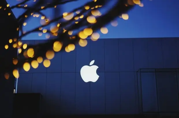 Maskning AQSh iqtisodiga nisbatan yomon kayfiyati Apple kompaniyasiga ham yetib keldi. Kompaniya yangi xodimlarni ishga olishni qisqartiradi va ish haqi narxini pasaytiradi