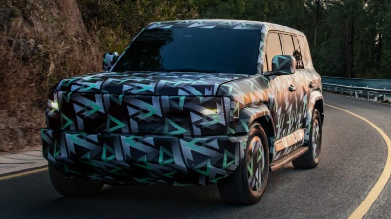 Xiaomi bilan bog'liq Rox SUV birinchi marta jonli efirda namoyish etildi. Bu Mercedes-Benz G-klassining yangi raqobatchisi