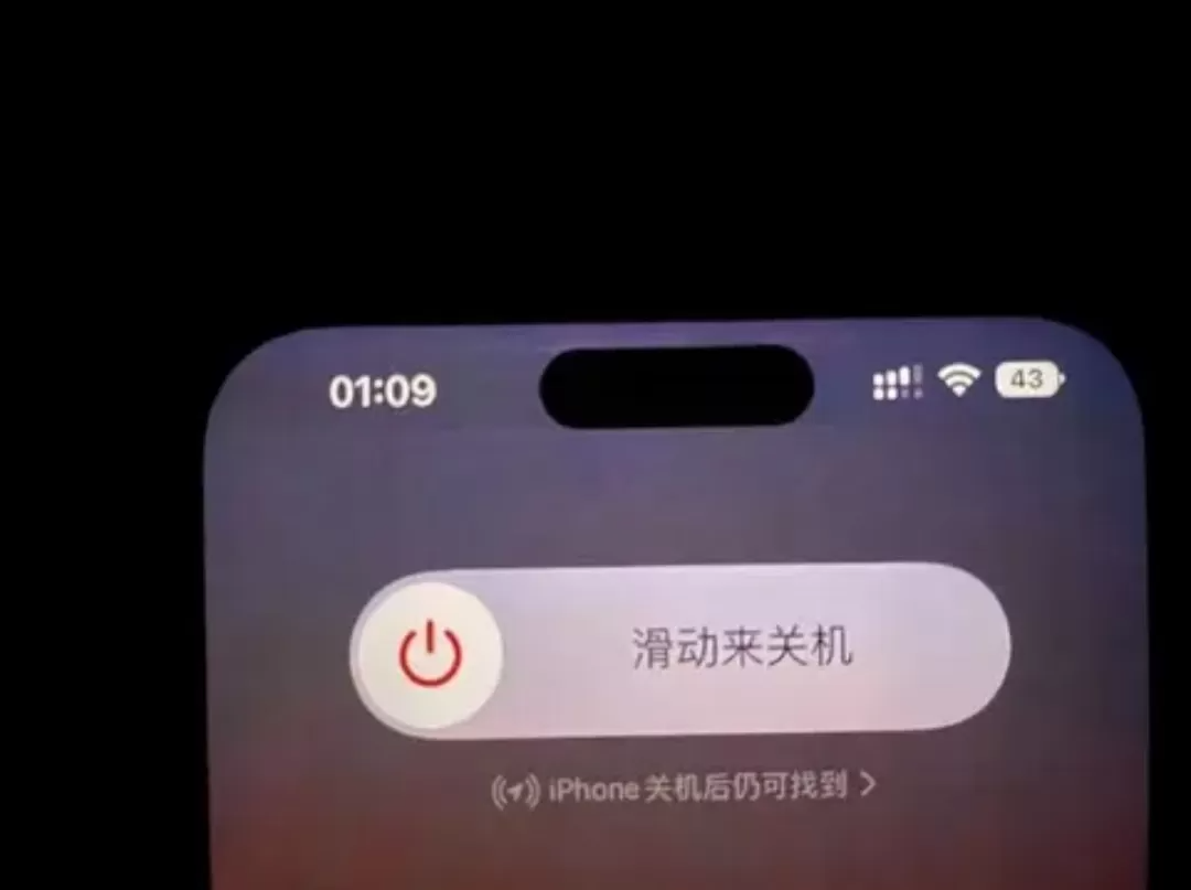 Apple nihoyat iPhone 15 Pro-da ekranning yonishi haqida fikr bildirdi
