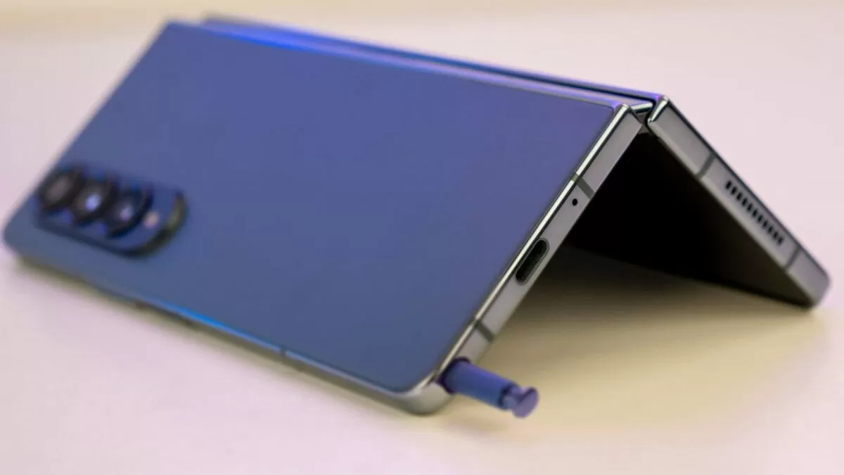 Samsung Galaxy Z Fold 5 nihoyat ekrandagi burmalarni kamroq sezdiradigan yangi ilgak oladi