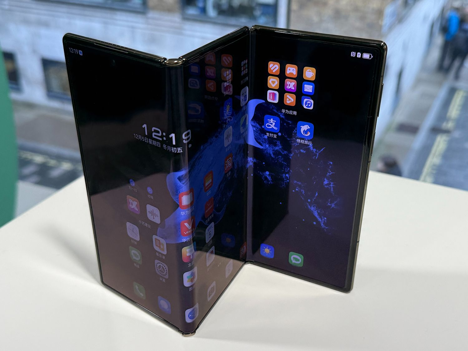 Tarixdagi birinchi ikki sharnirli Samsung sotuvga chiqishga tayyor: taqdimot shu hafta kutilmoqda