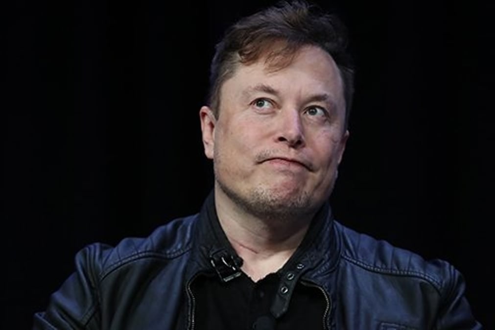"Tesla haqiqatan ham Stiv Djobs yoki shunchaki to'la vaqtli bosh direktorga muhtoj", - investorlar Elon Maskning kompaniyani boshqarish usulidan norozi.