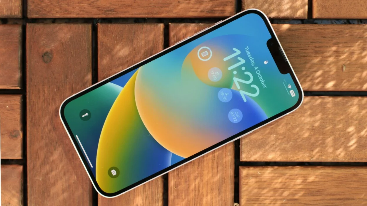 Tarixdagi eng bardoshli iPhone. Birinchi sharhlarda maqtovga sazovor bo'lgan iPhone 14 Plus sotuvga chiqdi