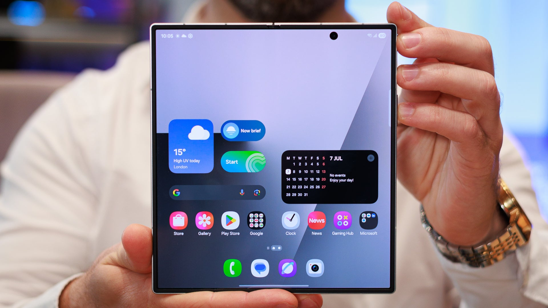 Samsung o‘ta yupqa Galaxy Z Fold7 ekranining ajoyib chidamliligi haqida gapirdi: 10 yillik xizmat va 500 000 marta egilish